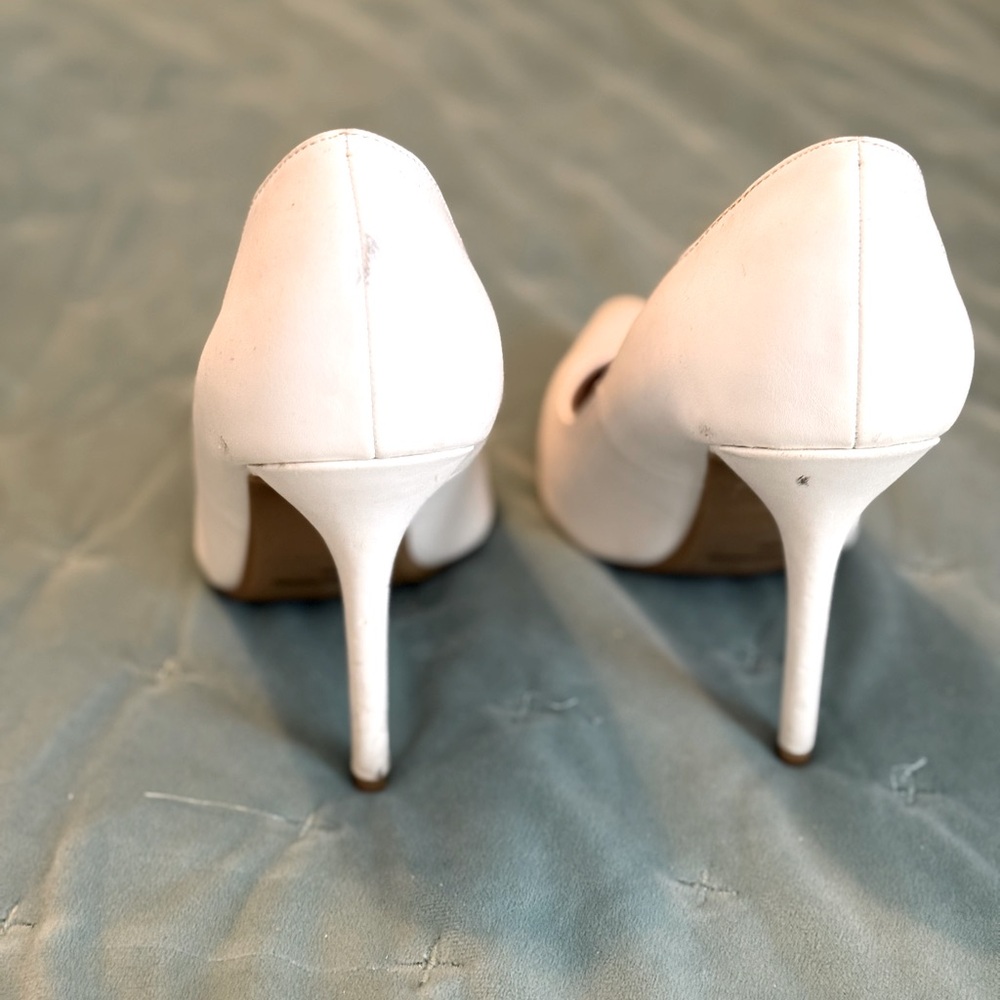 SOLD White heeled pumps size 8 in excellent condition - Picture 3 of 5